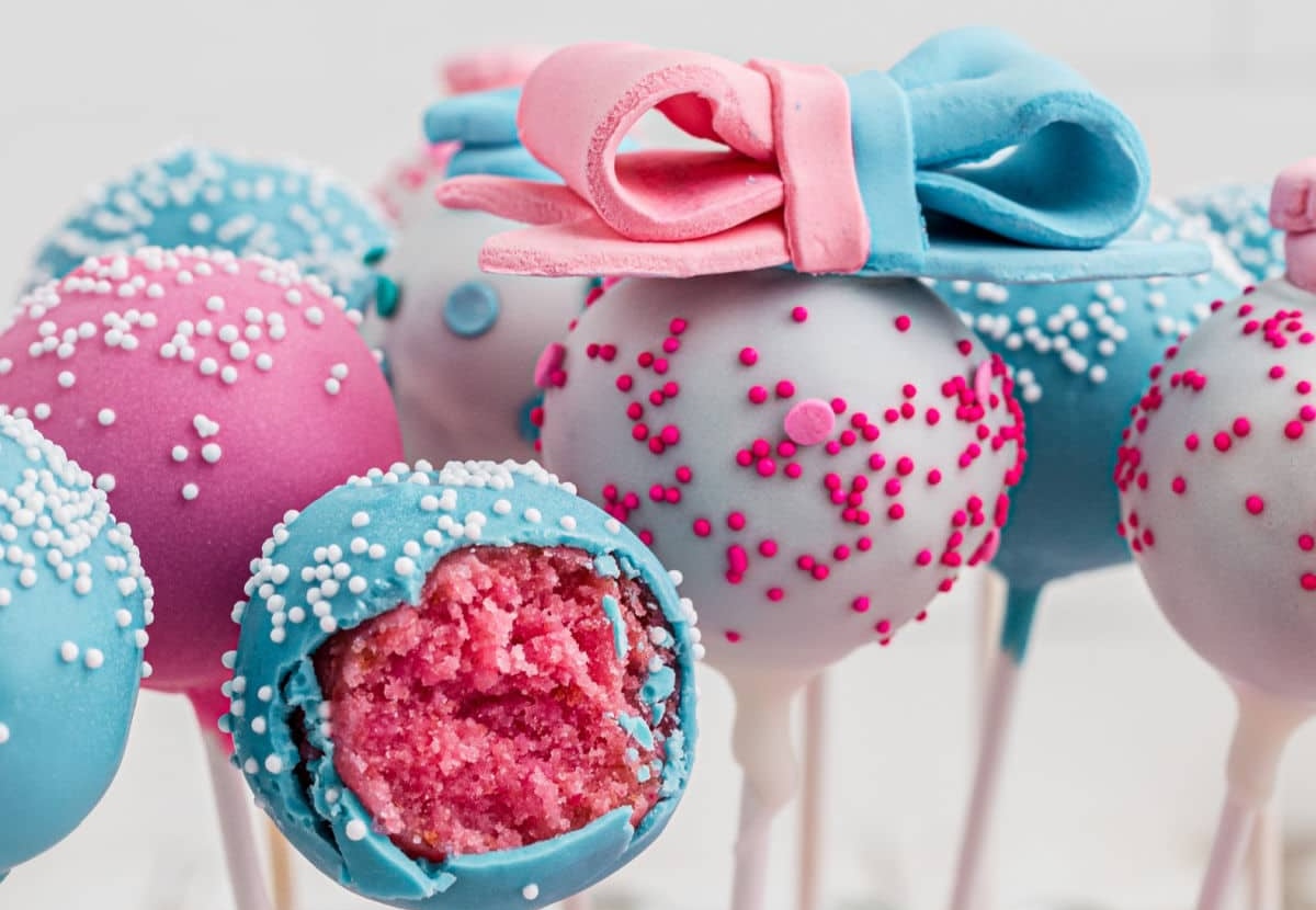 How to Plan a Gender Reveal Without Overspending hero image